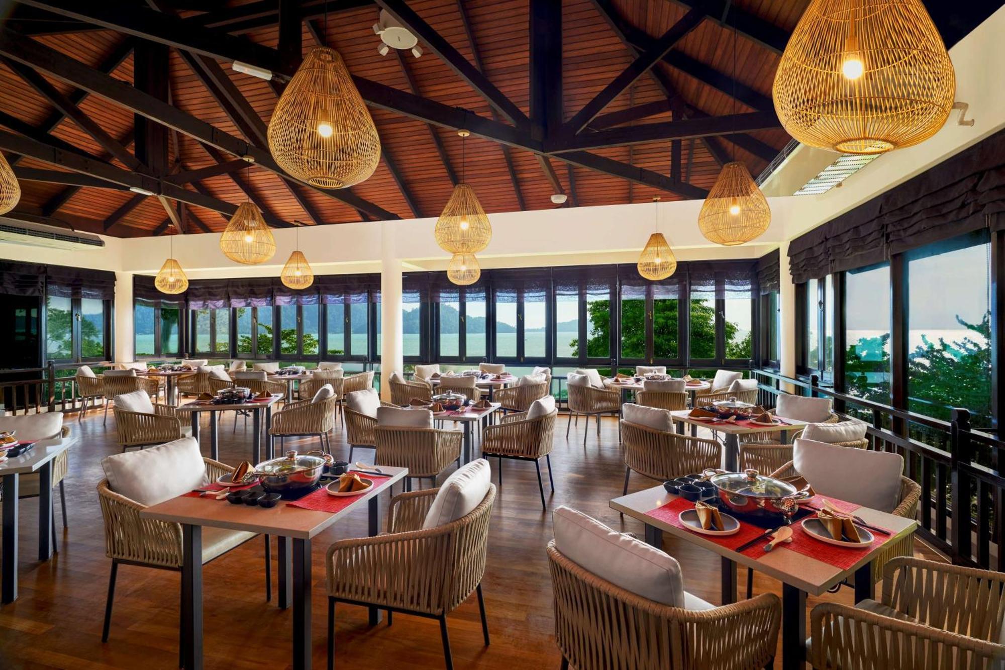 Doubletree By Hilton Damai Laut Hotel Lumut Eksteriør billede