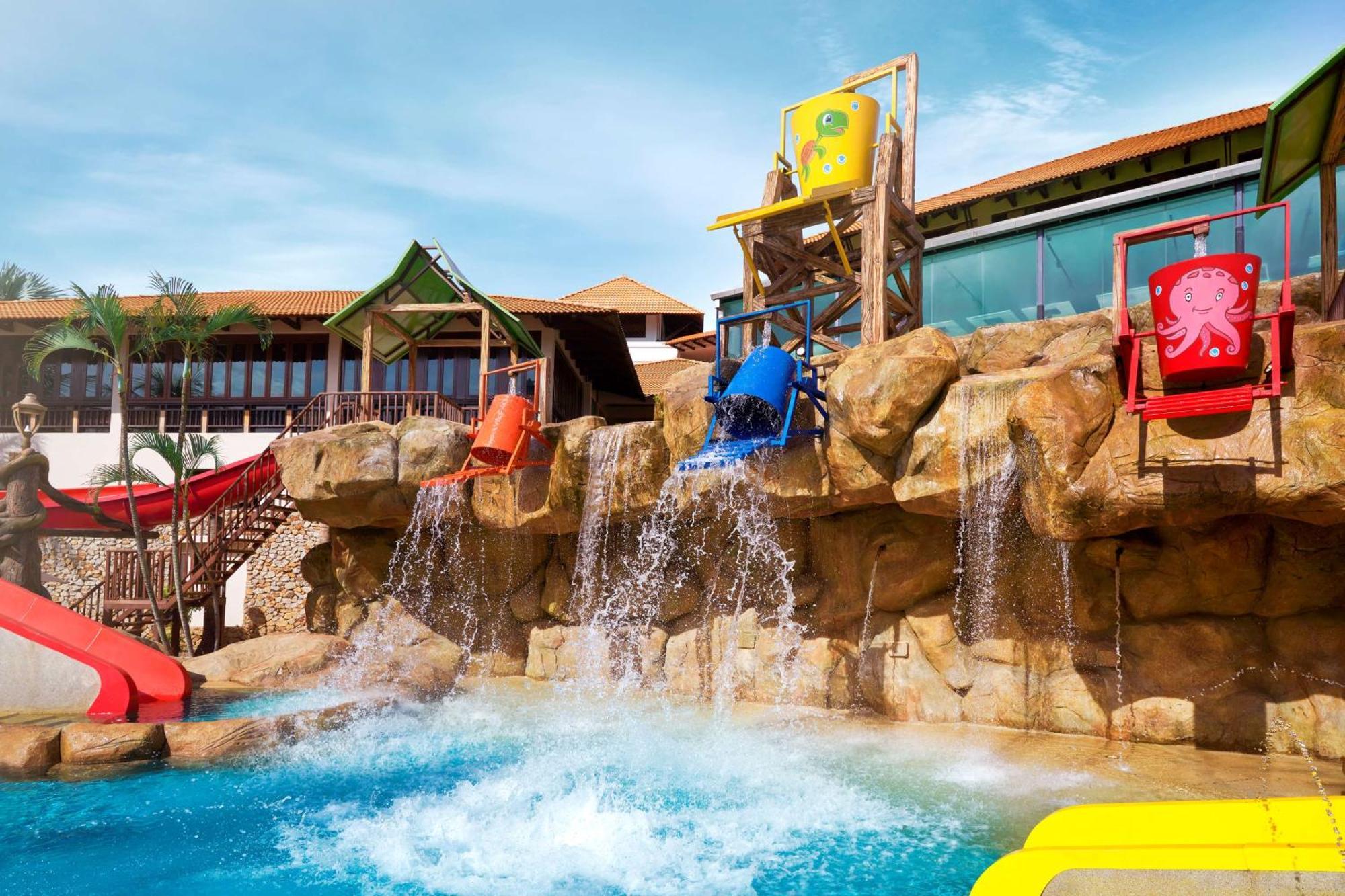 Doubletree By Hilton Damai Laut Hotel Lumut Eksteriør billede